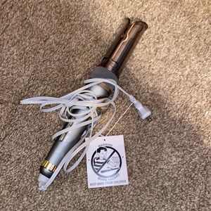 Automatic hair curler several different settings.